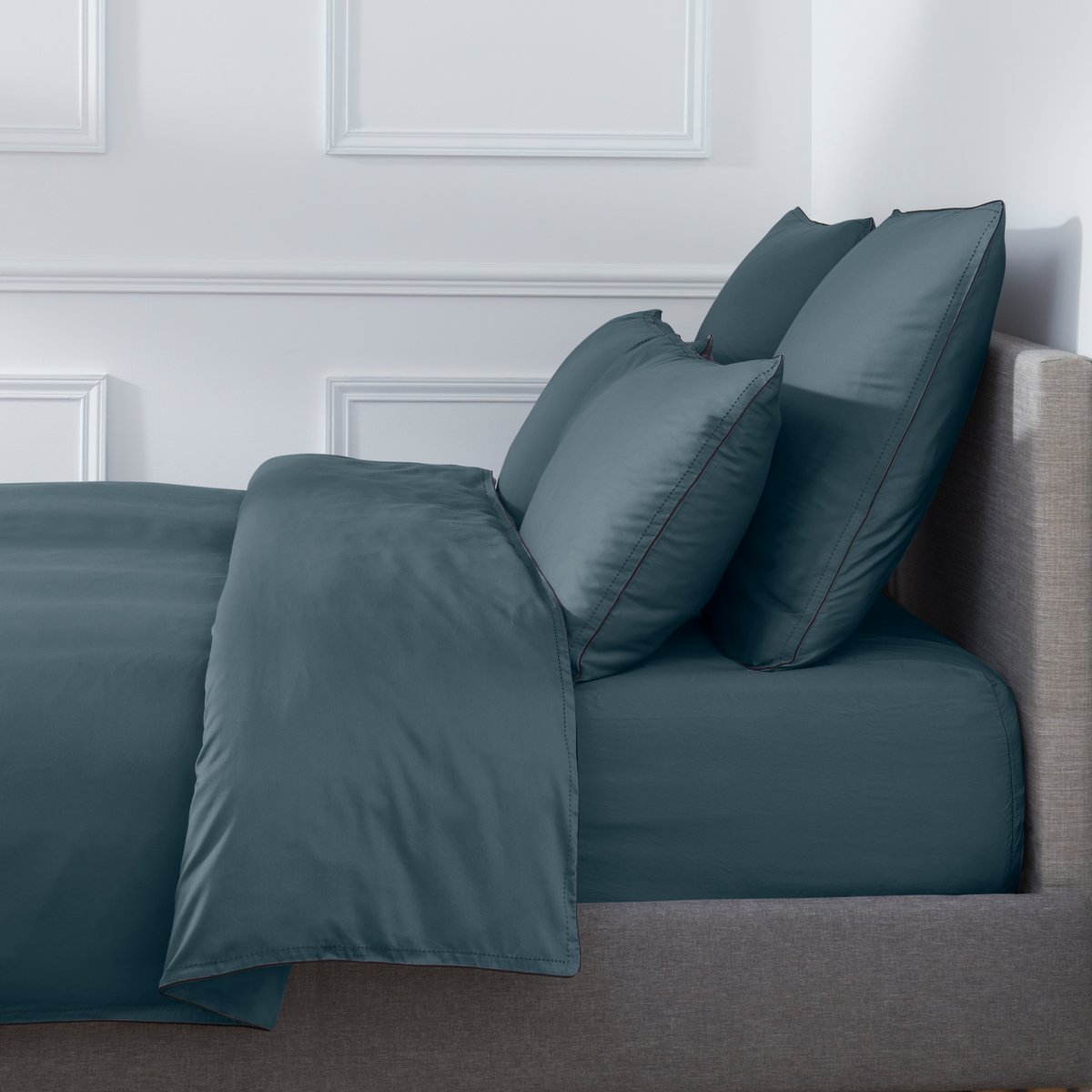 HOUSSE DE COUETTE Pure White Satin Lavé · Midnight blue · Finition Black