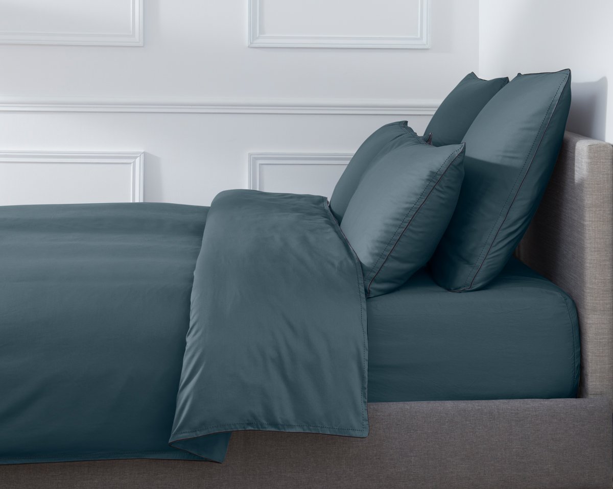 HOUSSE DE COUETTE Pure White Satin Lavé · Midnight blue · Finition Black