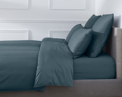 HOUSSE DE COUETTE Pure White Satin Lavé · Midnight blue · Finition Black