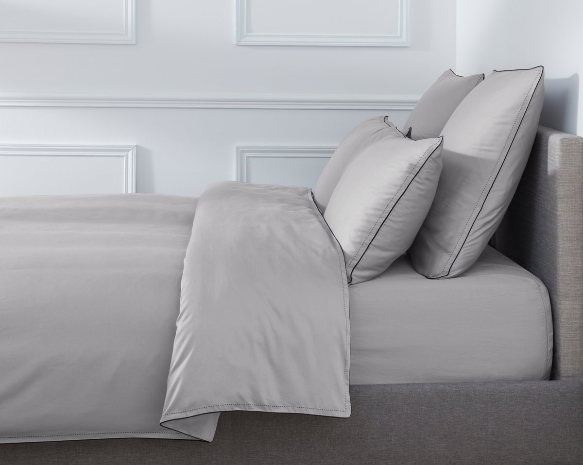 anne de solène HOUSSE DE COUETTE Pure White Satin Lavé · Stone · Finition Black
