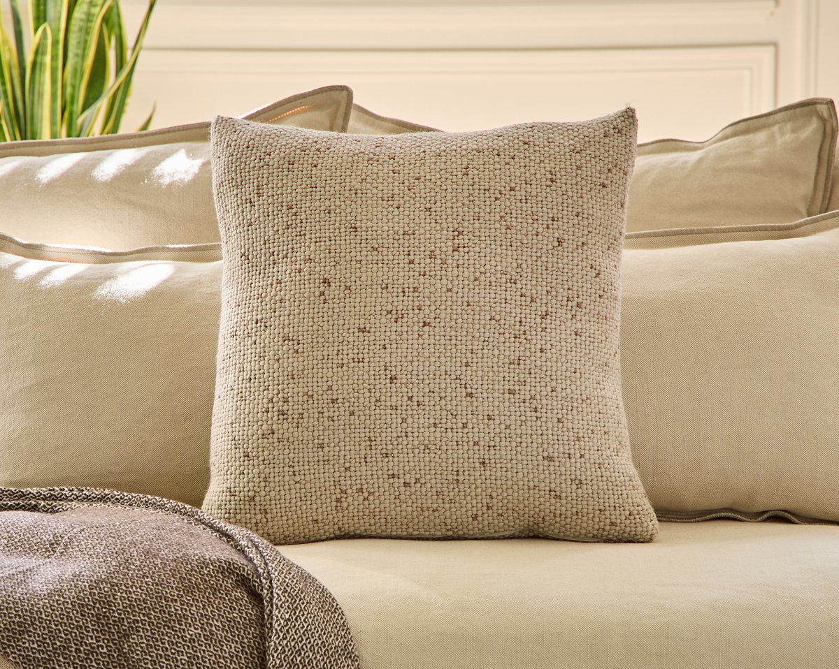 COUSSIN Betty · Ecru