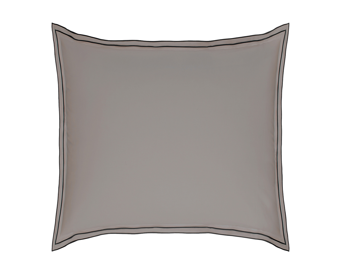 anne de solène TAIE D'OREILLER Pure White Percale Lavée · Cocoa · Finition Black
